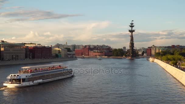 Moskva floden på kvällen — Stockvideo