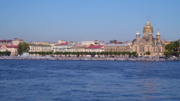 Un submarino en el río Neva — Vídeos de Stock