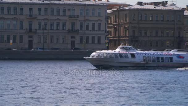 Meteoor draagvleugelboot boot varen op de rivier de Neva Revier/gebied — Stockvideo