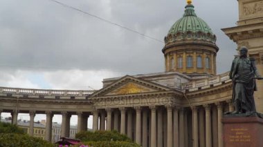 Kubbe ve Kazan Katedrali, St. Petersburg sütunlarından