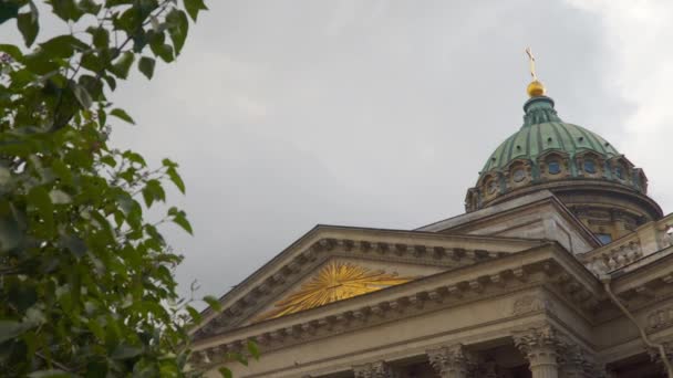 Kopuła katedry Matki Boskiej Kazańskiej w Sankt Petersburgu — Wideo stockowe