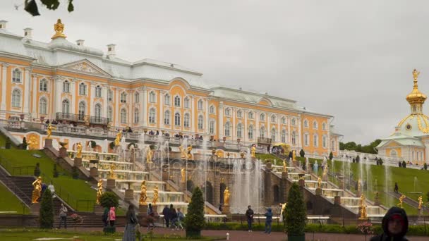 Ο μεγάλος καταρράκτης σε Peterhof — Αρχείο Βίντεο