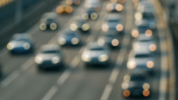 Voitures dans la circulation, hors foyer. 