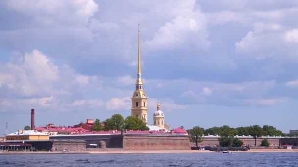 Quay of the Neva near the Peter and Paul Fortress — Stock Video