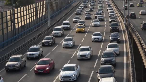 Tráfico pesado en la autopista — Vídeo de stock