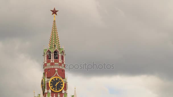 Spasskaya toren van de muur van het Kremlin — Stockvideo