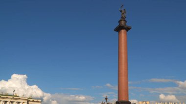 Palace Meydanı'nda Alexander sütun