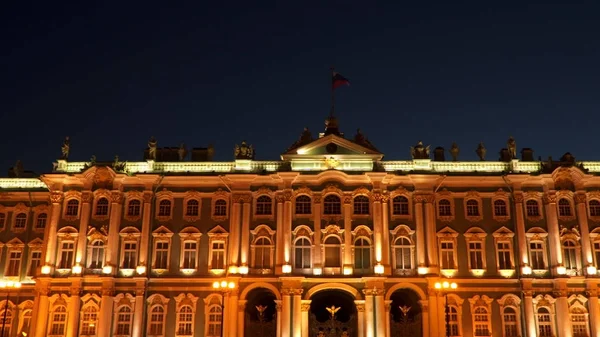 Hermitage Binası gece