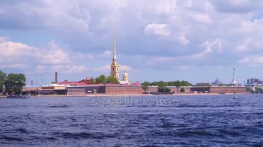 Rusya St. Petersburg. Peter ve Paul Fortress bulutlar arka planı