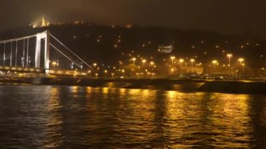 Budapeşte Macaristan Tuna çıkabilir. Gece vakti