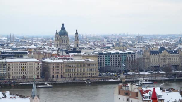 Blick vom Hügel auf die Stadt Budapest — Stockvideo