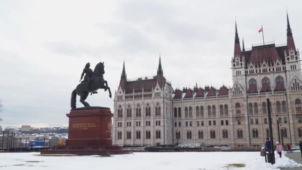 Monumento al Príncipe Ferenc II Rakoczi Budapest — Vídeo de stock