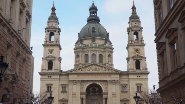Здание собора Святого Иштвана в Будапеште — стоковое видео