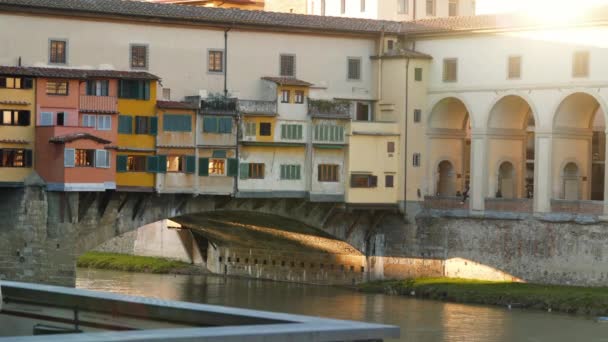 Διάσημο Ponte Vecchio Τον Ποταμό Άρνο Φλωρεντία Ιταλία — Αρχείο Βίντεο