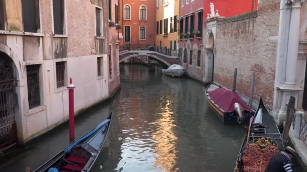 Venedig Italien März 2018 Gondel Schwimmt Auf Dem Kanal Venedig — Stockvideo