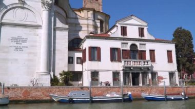 Venice, İtalya - 23 Mart 2018: Venedik Grand Canal yakınındaki binalar yer alır