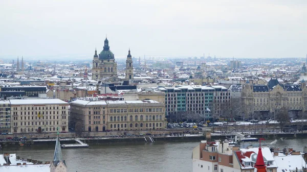 Вид с холма на город Будапешт — стоковое фото
