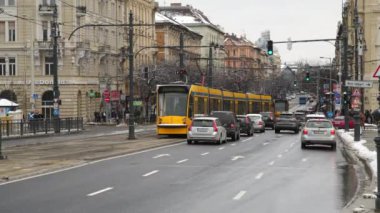 Budapeşte, Macaristan - 18 Mart 2018: Trafikte şehir toplu taşıma