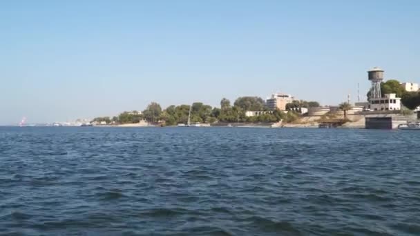 Costa Del Fiume Nilo Luxor Egitto Vista Una Barca Galleggiante — Video Stock