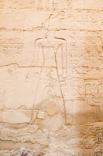 Luxor 'daki Karnak Tapınağındaki duvar resimleri. — Stok fotoğraf