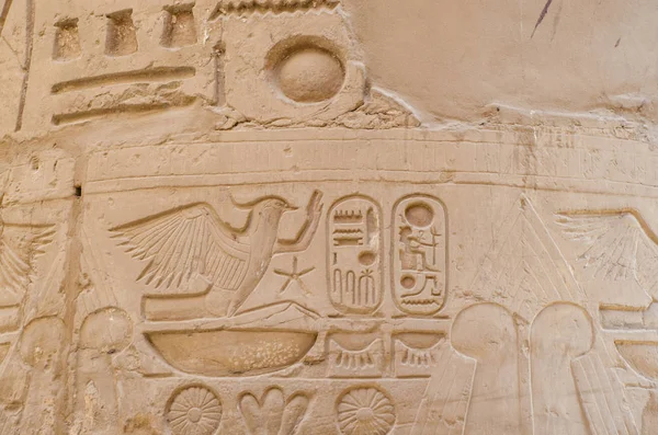 Eski Mısır uygarlığı Karnak sütun ayrıntılar.