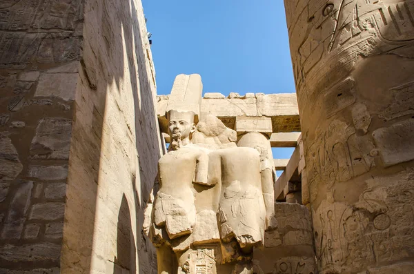 Mısır sanatı. Karnak Tapınağında antik heykel — Stok fotoğraf