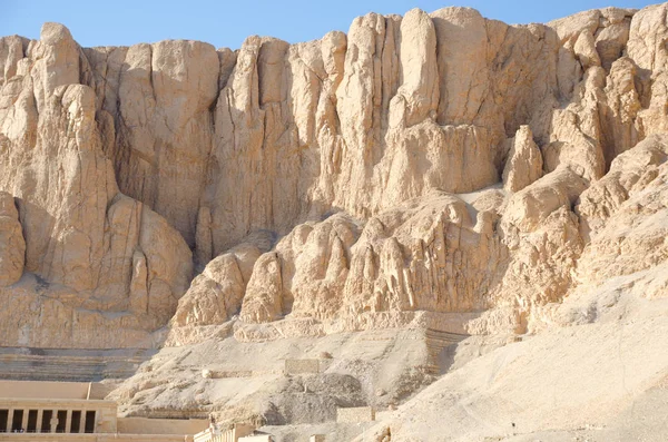 Hatshepsut Tapınağı yakınlarındaki dağlar, Luxor