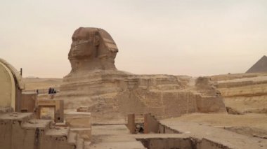 Giza 'nın Büyük Sfenksi, genellikle Giza Sfenksi ya da sadece Sfenks olarak adlandırılır, Mısır' ın Giza kentindeki Nil 'in batı kıyısındaki Giza Platosu' nda bulunur..