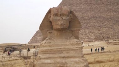 Giza 'daki Nil' in batı kıyısındaki büyük sfenks. Mısır