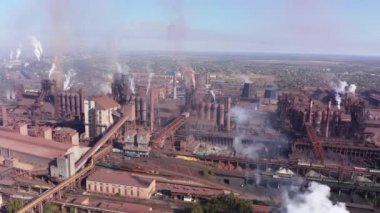 Çevre kirliliği. Metalurjik bir bitkinin havadan görünüşü.