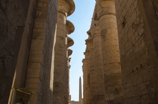 Lüks Mısır Karnak Tapınağı Nda Hiyeroglifli Sütunlar — Stok fotoğraf