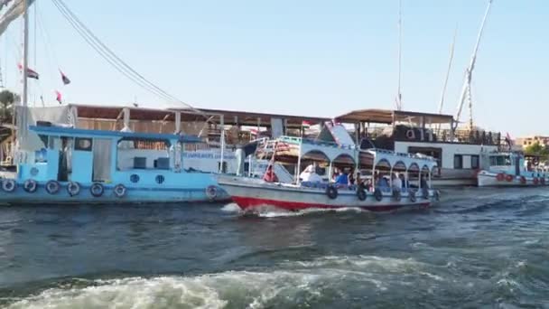 Louxor Égypte Janvier 2020 Danse Touristique Sur Pont Bateau Bateaux — Video