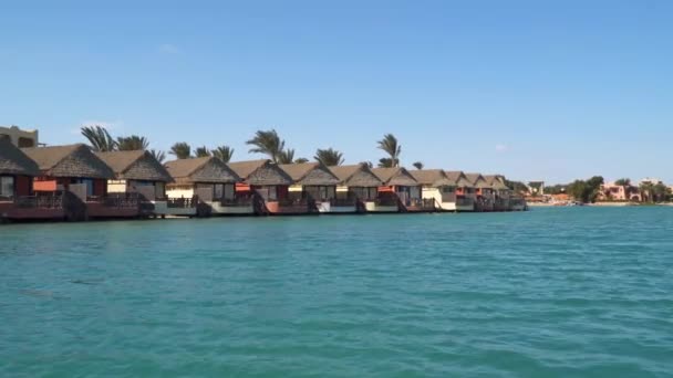 Gouna海岸平房景观 埃及的红海 从漂浮的船上观看 — 图库视频影像