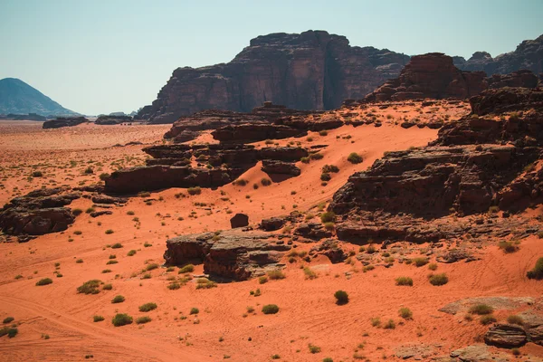 Wadi Ron paisaje del desierto, arena roja, Jordania Oriente Medio. Patrimonio Mundial de la UNESCO. Aventura concepto exótico . —  Fotos de Stock