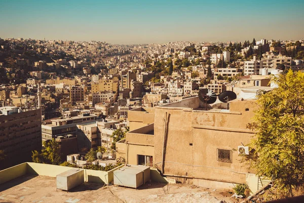 Amman cityscape, Jordan capital. Aerial view from Citadel hill. Urban landscape. Residential area. Arabic architecture. Eastern city. Travel concept. Roofs and antennas — Stock Photo, Image