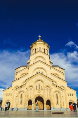 Tiflis, Gürcistan'daki kutsal üçlü katedral Tsminda Sameba. Gürcü Ortodoks Kilisesi. Gürcistan hoş geldiniz. Turistik. Dini arka plan. Seyahat kavramı. Kafkasya. Şehir turu