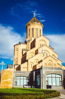 Tiflis, Gürcistan'daki kutsal üçlü katedral Tsminda Sameba. Gürcü Ortodoks Kilisesi. Gürcistan hoş geldiniz. Turistik. Dini arka plan. Seyahat kavramı. Kafkasya. Açık
