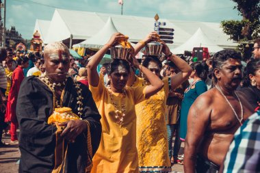 Batu Caves, Selangor, Malezya - 31 Ocak 2018 Hindu adanmışlar Thaipusam festival alayı ve teklifleri ile kutlamak. Kadın portre. Din kavramı. Kültür ve gelenekleri. Asya seyahat