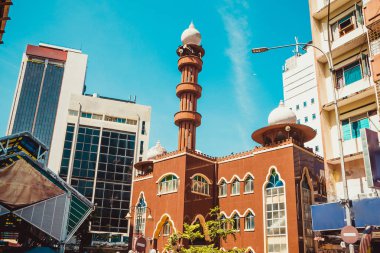 Kuala Lumpur cityscape. Dini ve modern mimarinin. Malezya için seyahat. Camii Mescid Hindistan. Şehir turu. Semt pazarı. Turizm endüstrisi. Bina cephe. Kentsel arka plan. Yerleşim alanı