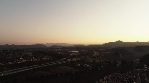 日の出にサンディエゴの変成岩の空中写真 — ストック動画