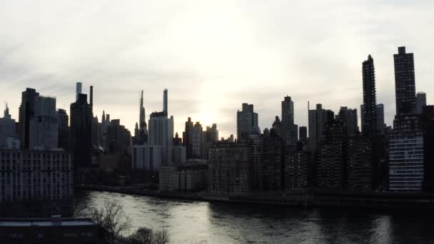 日落时 纽约公约 的无定形航拍 — 图库视频影像
