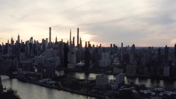 日落时 纽约公约 的无定形航拍 — 图库视频影像