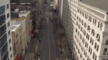 Salgın sırasında New York 'un neredeyse boş sokaklarının hava görüntüleri.