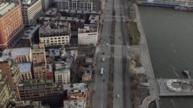 Salgın sırasında New York 'un neredeyse boş sokaklarının hava görüntüleri.