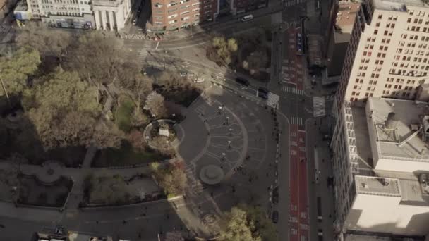 大流行病期间纽约市几乎空无一人的联合广场的空中录像 — 图库视频影像