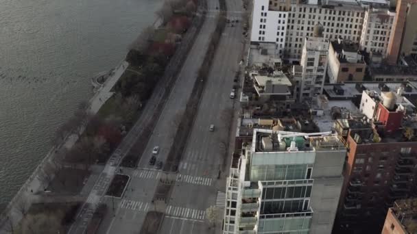 大流行病期间纽约几乎空无一人的街道的空中录像 — 图库视频影像