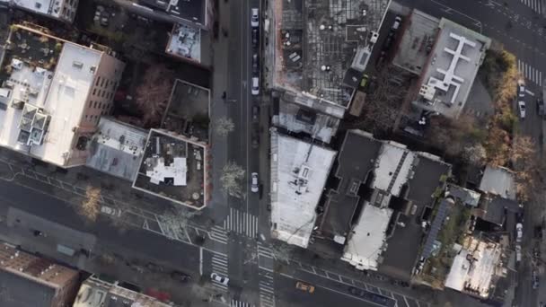 パンデミック時のニューヨークのほぼ空の通りの空中映像 — ストック動画
