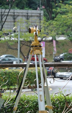 Dumpy seviyesi ile birlikte kullanılan tetkik donanımları. 