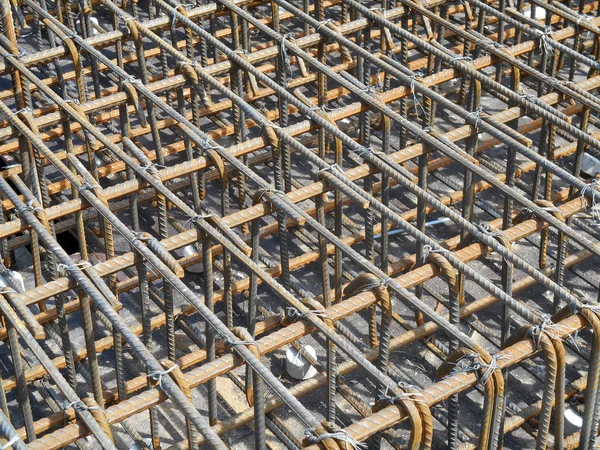 Stahlbewehrungsstange auf der Baustelle — Stockfoto