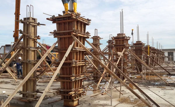 Kontrplak ve ahşap yapılmış ahşap formu iş 